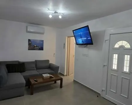 بيت للعطل Uncie Spiros House