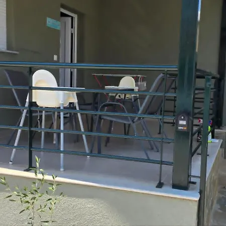 Uncie Spiros House * Néa Fókaia