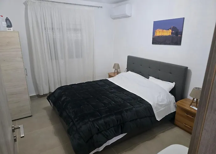 Uncie Spiros House * Неа-Фокеа